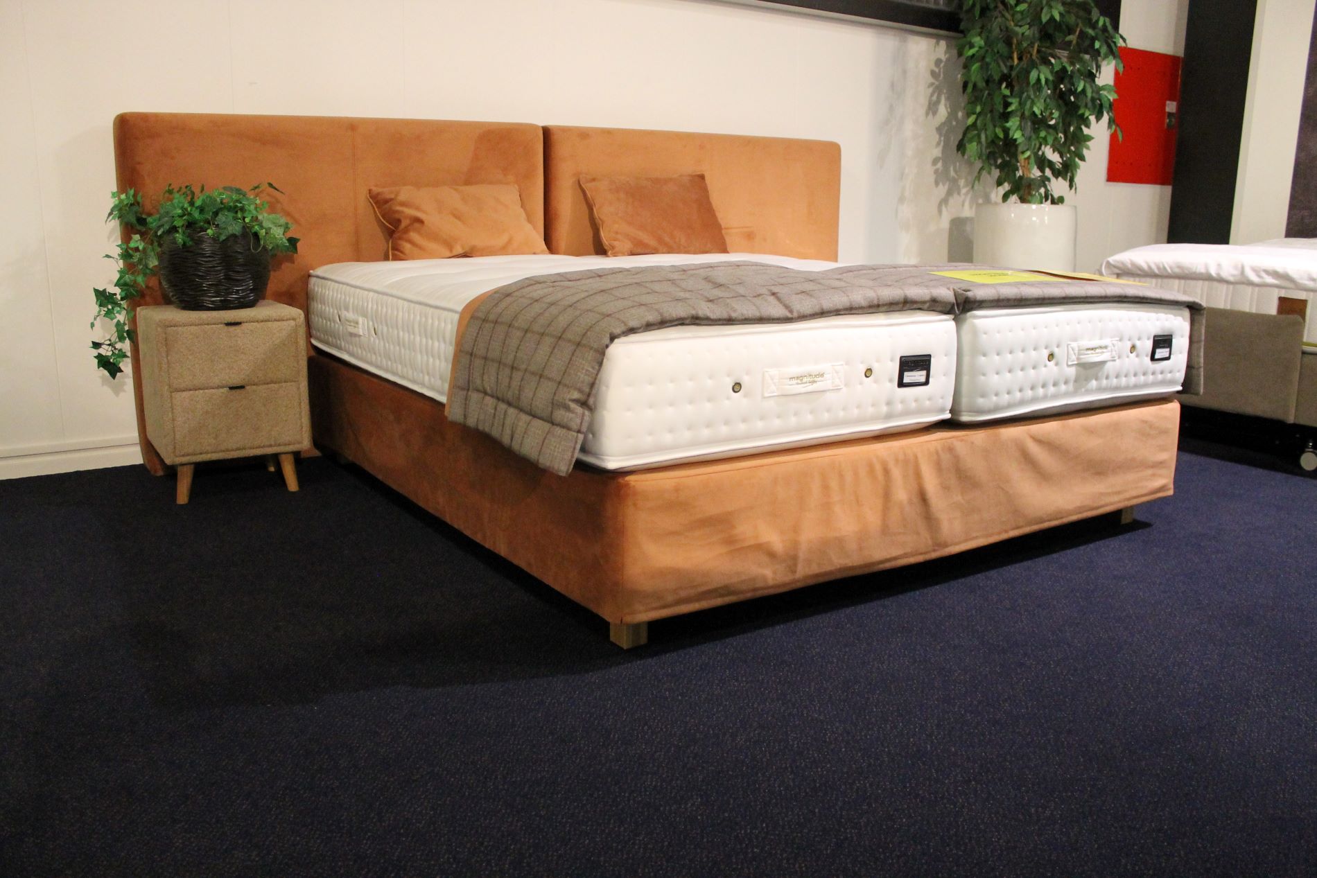 Nu € 9.000,- Showmodel Boxspring - Magnitude  Sella 180 x 200