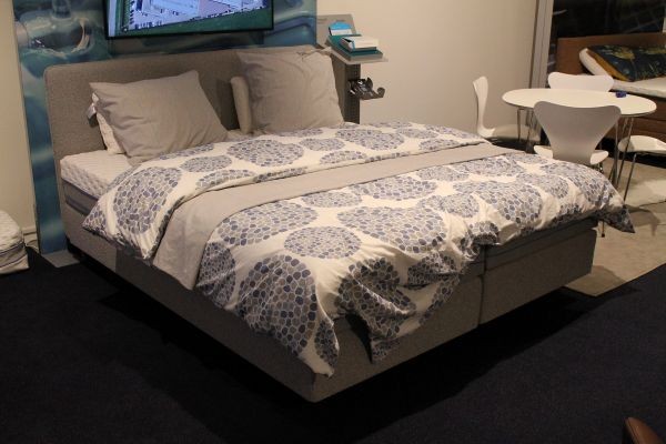 Nu € 3150,- Showmodel Instore Outlet Boxspring Eastborn - Plum 180 x 200